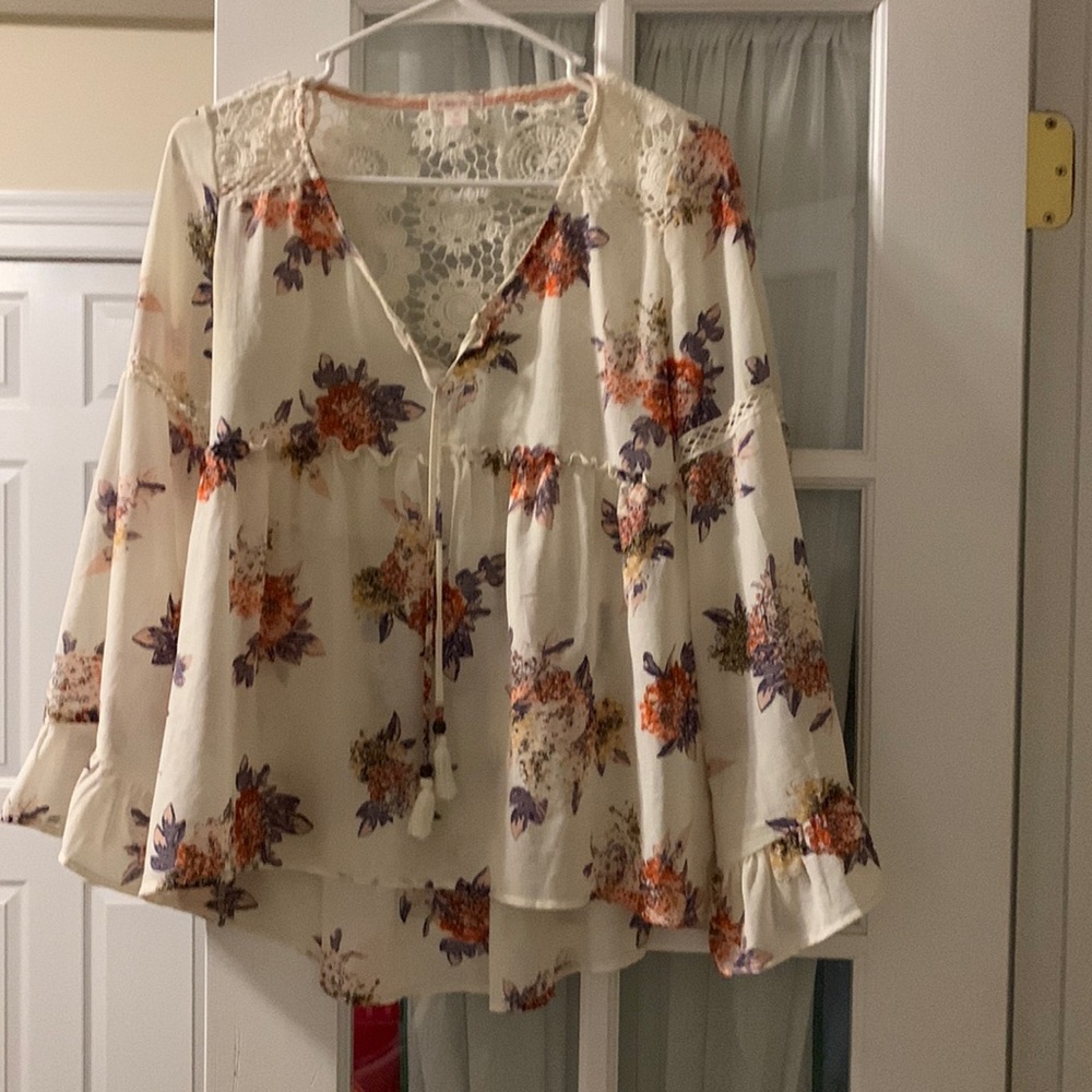 Boho chic lace inset flowy blouse